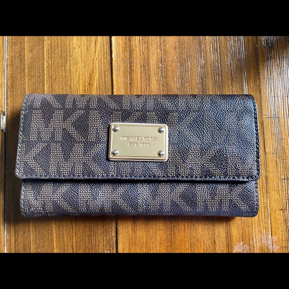 Michael Kors Trifold wallet - Picture 2 of 5